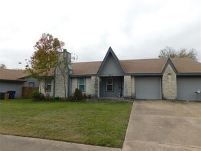 Building Photo - 8801 Pineridge Dr