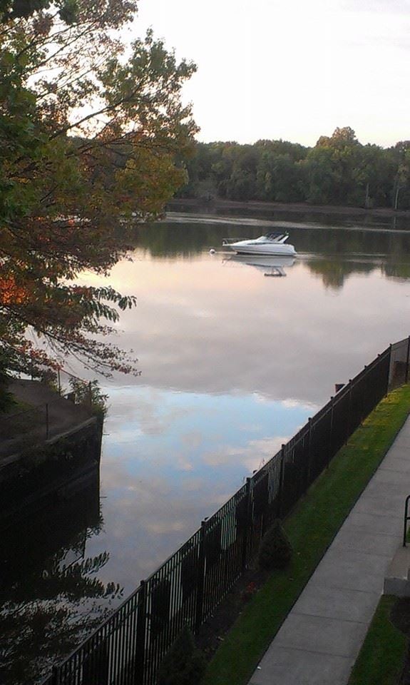 Creek side - Delaview Apartments