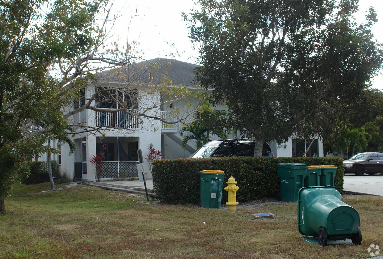 Building Photo - 4231 Gulfstream Dr