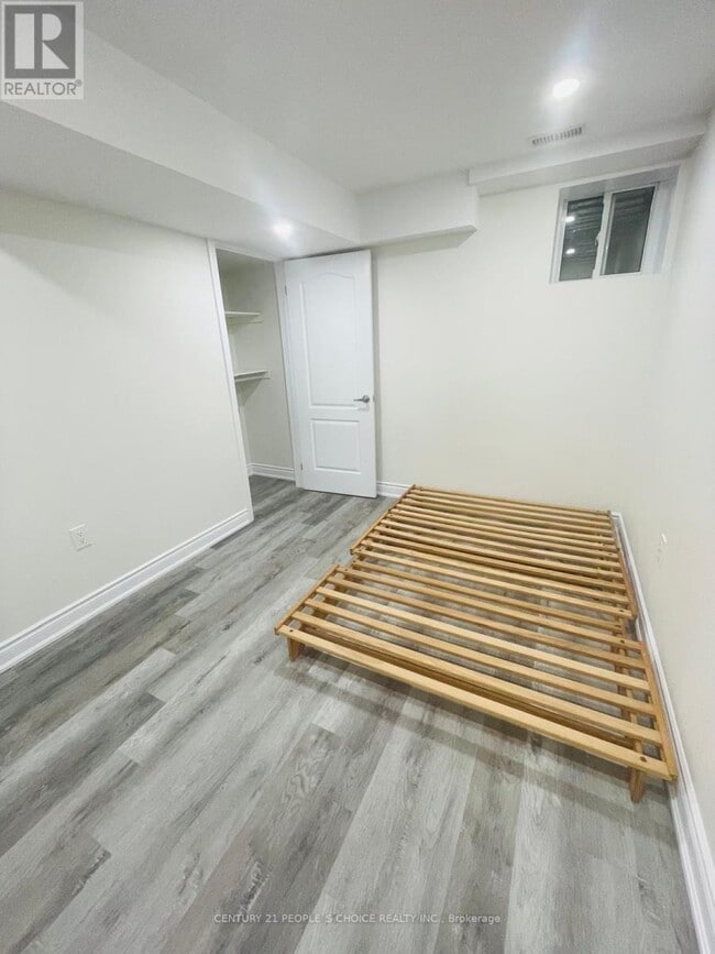 Building Photo - 44 Enford Cres