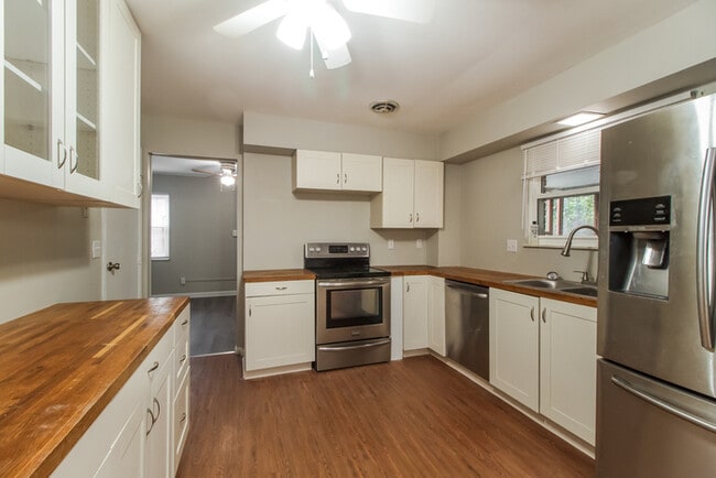 Building Photo - 6072 Tridale Ct