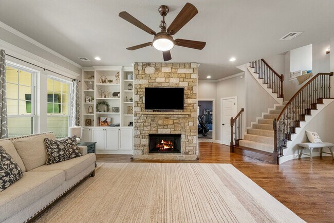 Building Photo - Beautiful Executive Home For Lease in the ...
