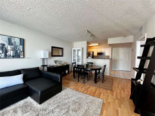 Building Photo - 1155 Brickell Bay Dr