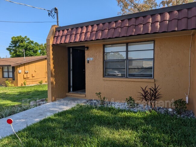 Foto del edificio - 8944 Temple Terrace Hwy
