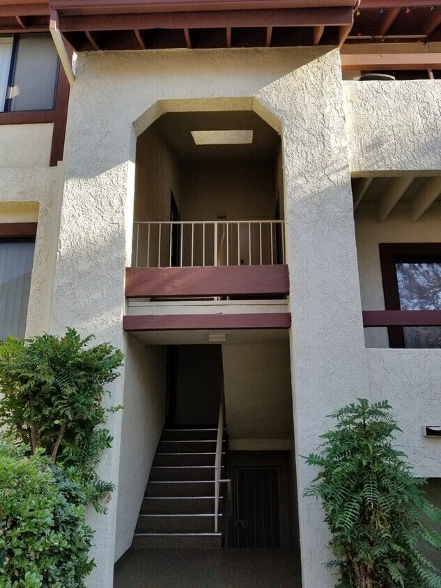 2 + 1 1/2 Canyon Country Condo Alquileres en Santa Clarita, CA