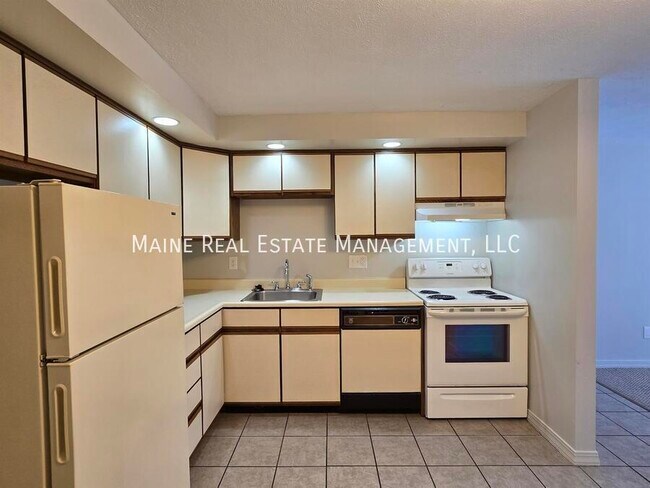 Building Photo - 20 Tall Pines Dr