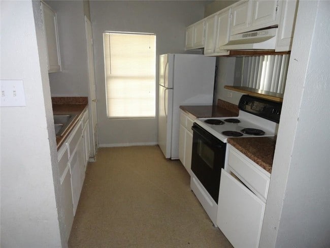 Building Photo - 9910 Cushing Dr