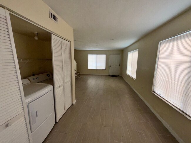 Foto del edificio - 2-bedroom, 2.5-bathroom townhome