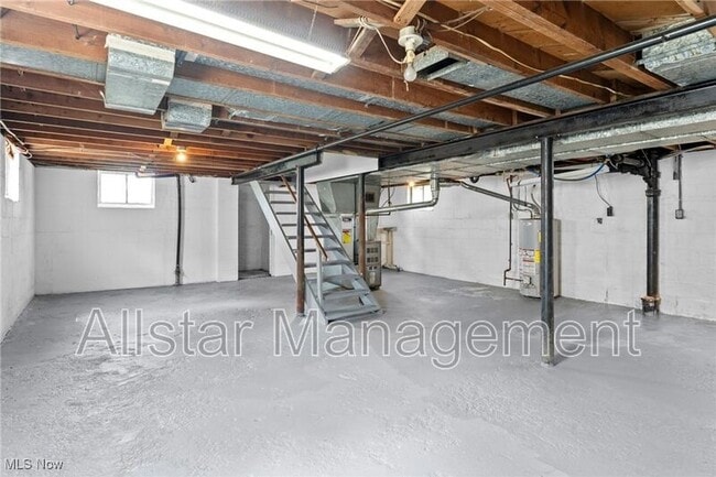 Building Photo - 1619 Struble Ave NE