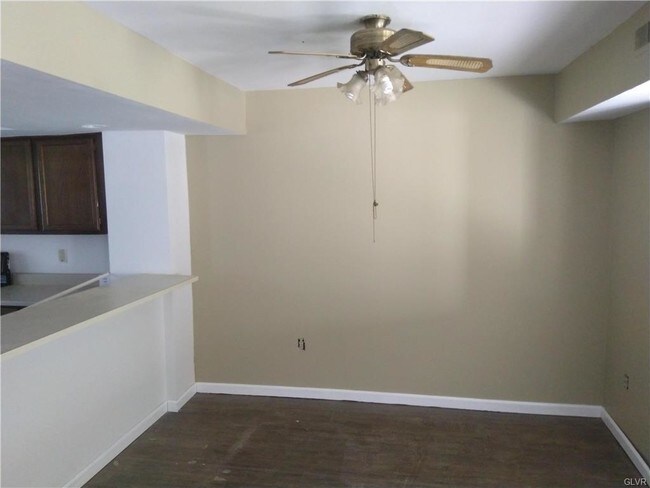 Foto del edificio - 101 Freedom Ct