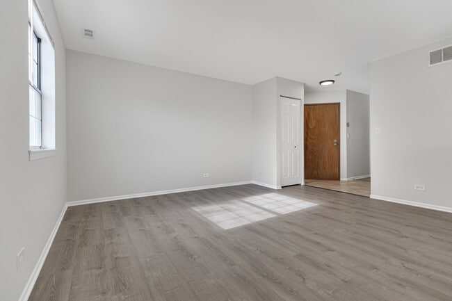 Building Photo - 40 S Victoria Ln