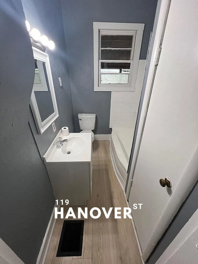 Foto del edificio - 119 Hanover Dr