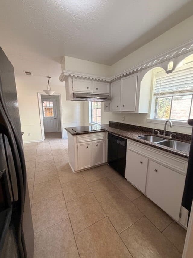 Building Photo - 2807 Kenross St