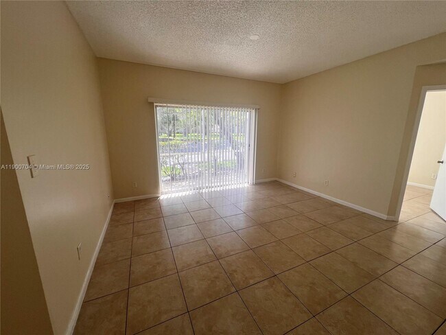 Foto del edificio - 731 Cypress Ln