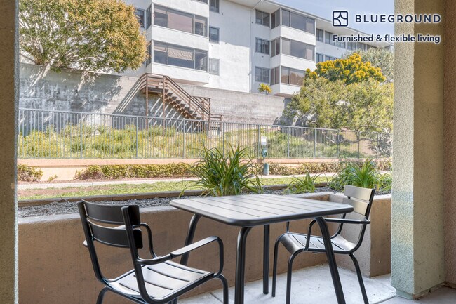 Foto del edificio - 8700 Pershing Dr