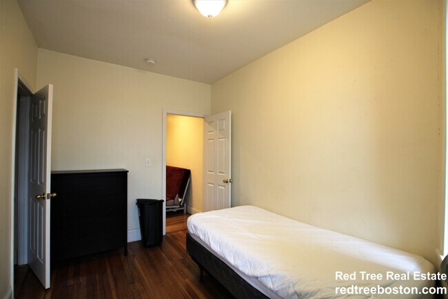 Foto del edificio - 1868 Commonwealth Ave