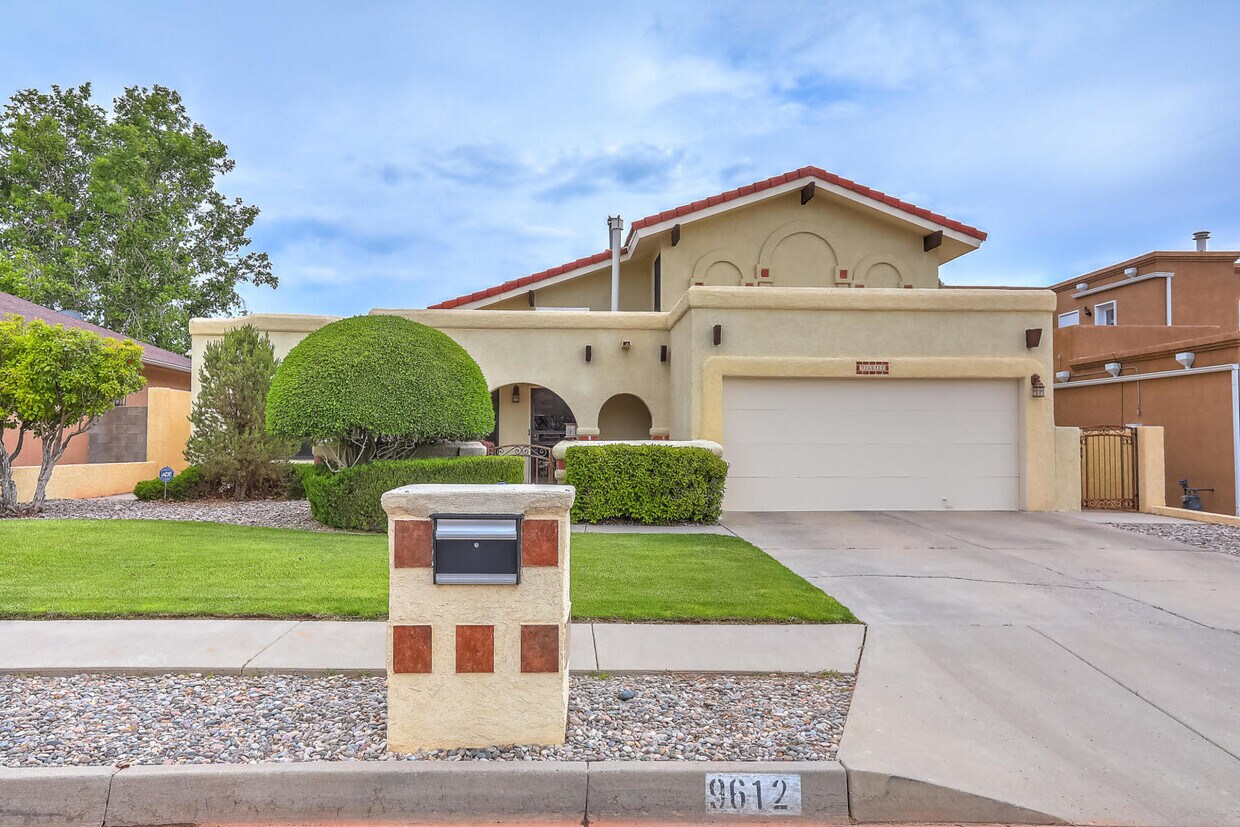 Foto principal - 9612 Peralta Rd NE