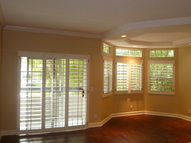 Living room w/ sliding doors, balcony - 14415 Benefit St