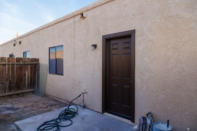 Foto del edificio - 1945 S 1st Ave
