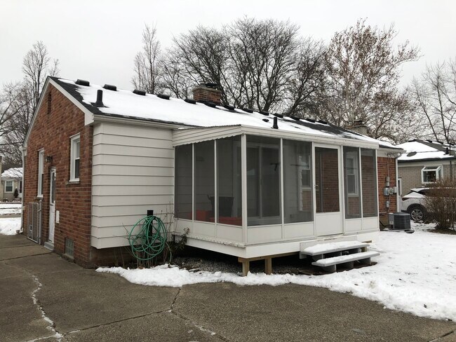 Foto principal - 9628 Shadyside St