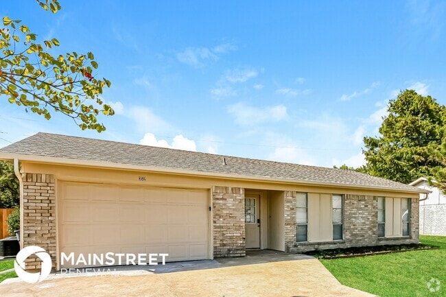 Building Photo - 352 Lakeside Dr