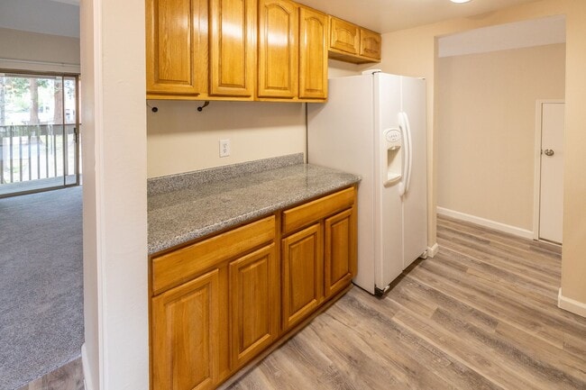 Building Photo - Spacious 2-Story Townhouse-Style Condo in Central Fremont – Available Now!