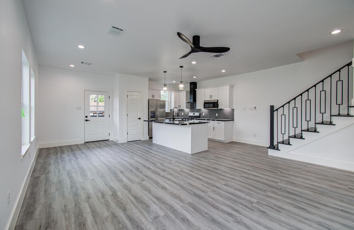 Foto del edificio - 6531 Rosemary Ln