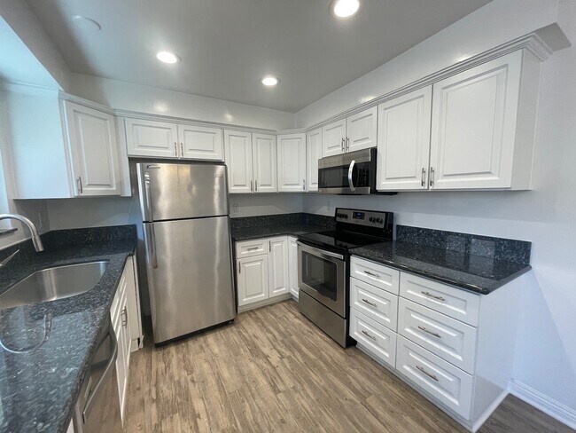 Fotografía del edificio - 718 N Guadalupe Ave