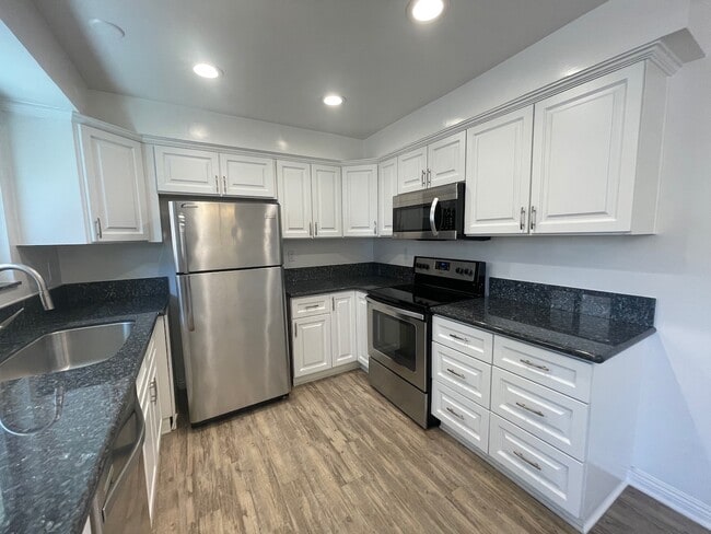 Kitchen - 718 N Guadalupe Ave