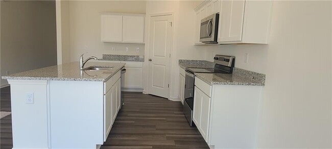 Building Photo - 132 Verona Dr NW