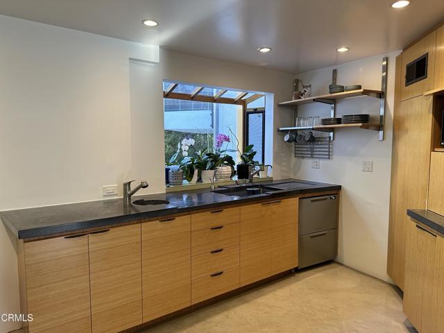 Foto del edificio - 3551 Dixie Canyon Pl