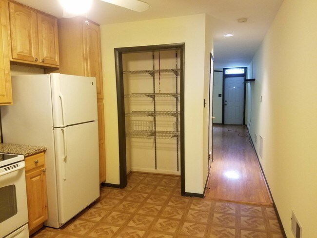 Kitchen - 802 Mangold St