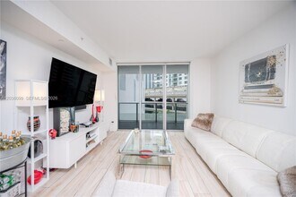 Building Photo - 1300 Brickell Bay Dr