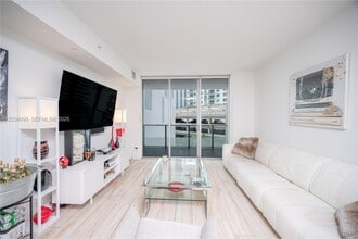 Building Photo - 1300 Brickell Bay Dr