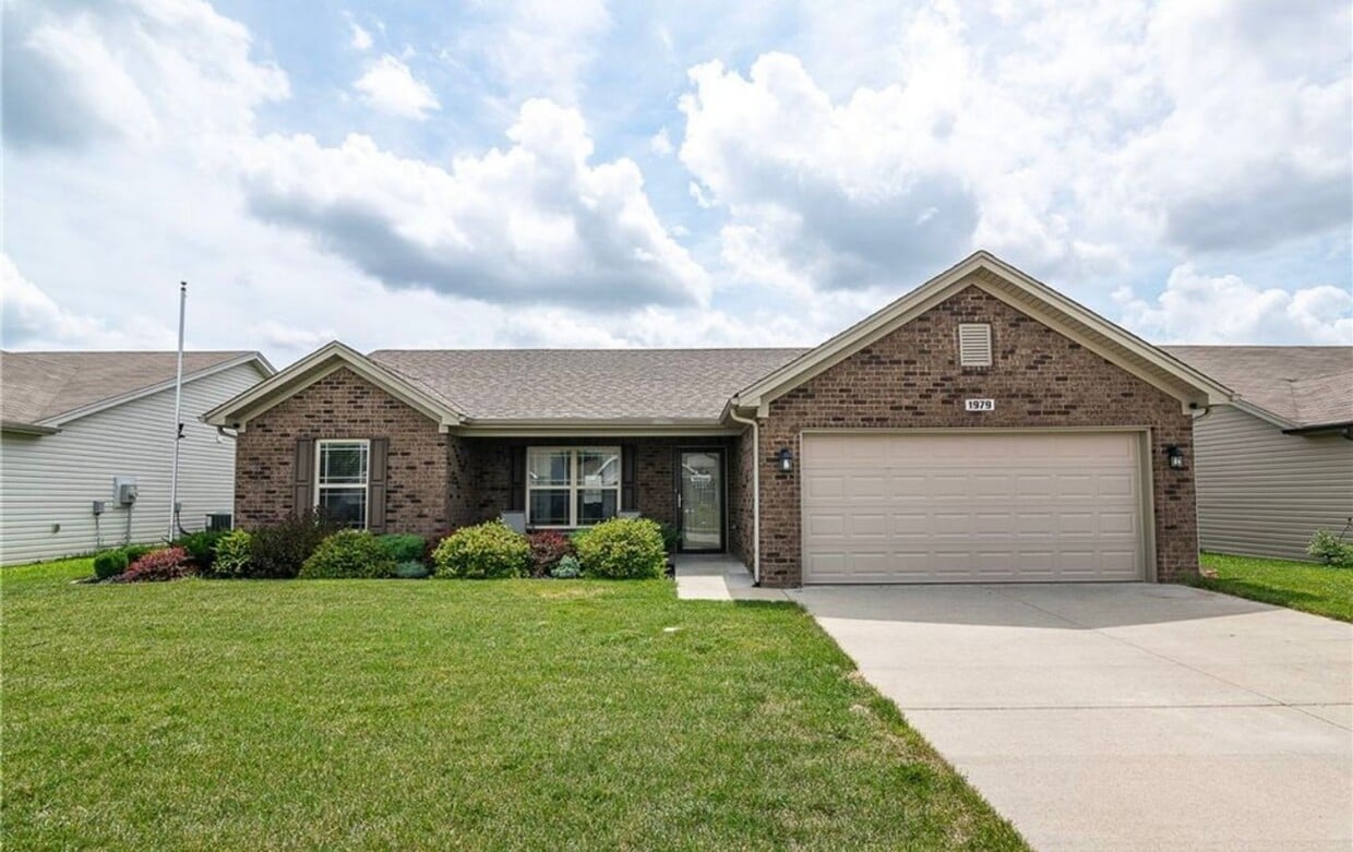 3BR/2BA Home with Two Car Garage, Fenced B... - 3BR/2BA Home with Two Car Garage, Fenced B...