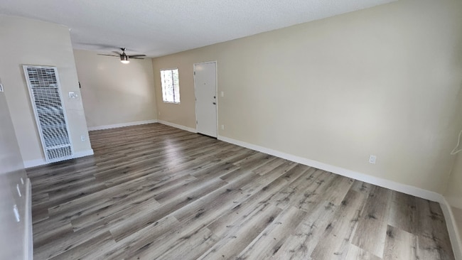 Foto del edificio - 815 N Benton Way