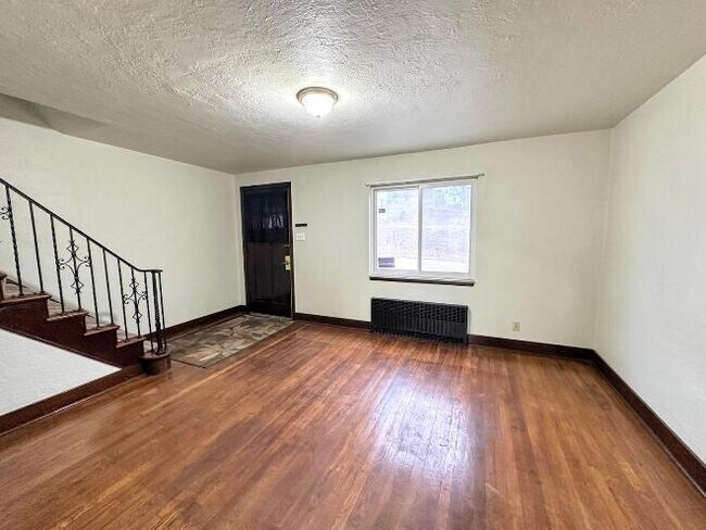 Foto del edificio - 246 E Meyers St