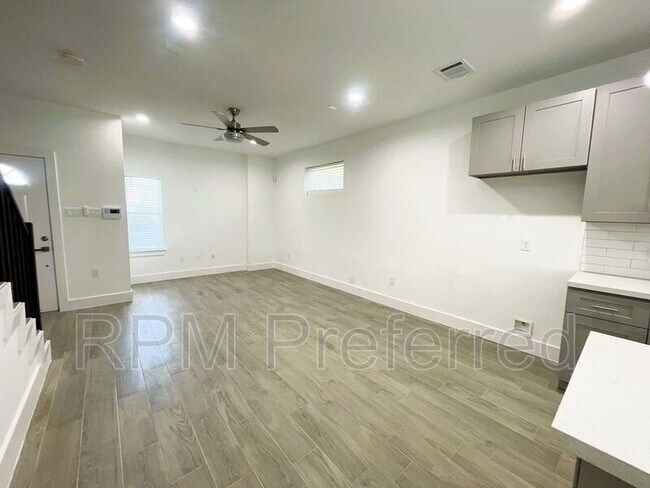 Foto del edificio - 999 Marjorie St