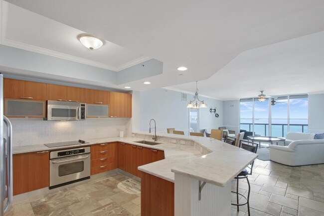 Building Photo - 2650  Lake Shore Dr Marina Grande  1105