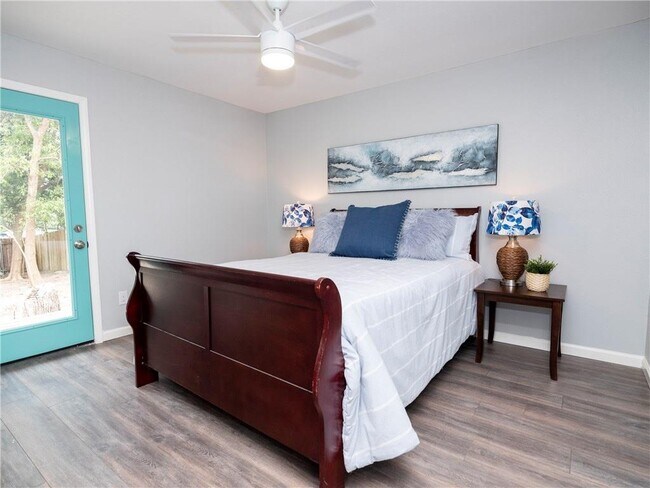 Foto del edificio - 7004 Circle S Rd