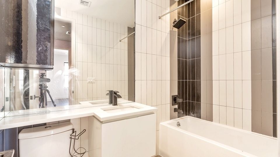 Foto del edificio - 854 Greene Ave