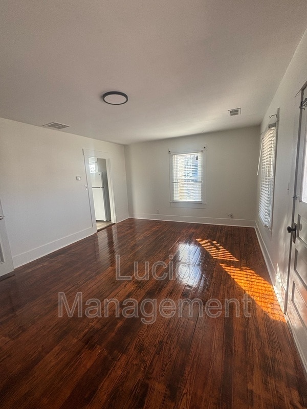 Photo - 629 W Market St Apartment