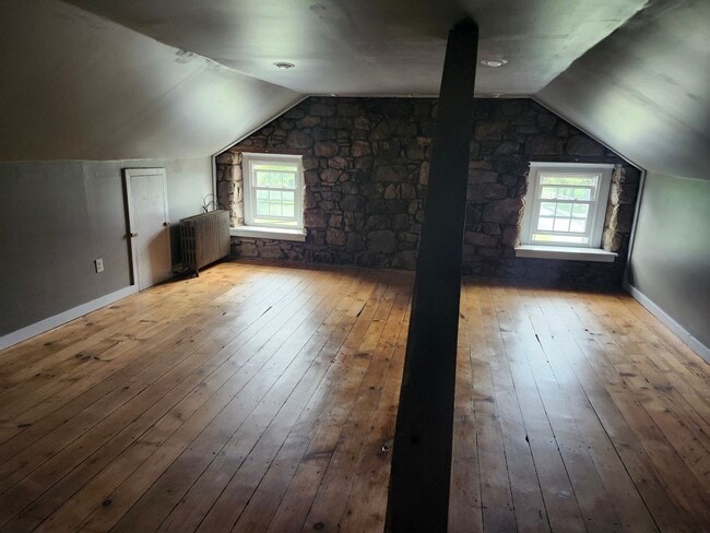 Building Photo - 366 Ridge Rd