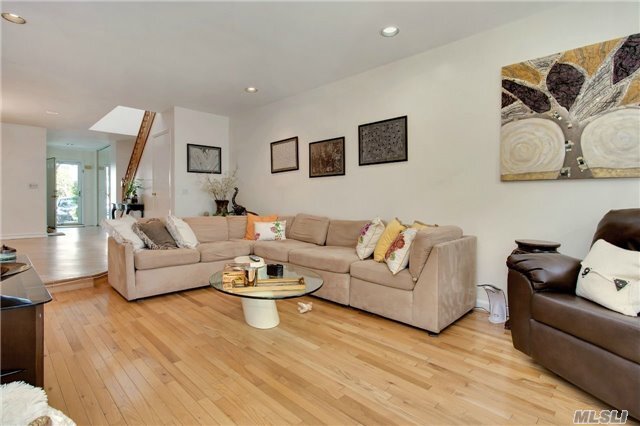 Building Photo - 151 The Knoll