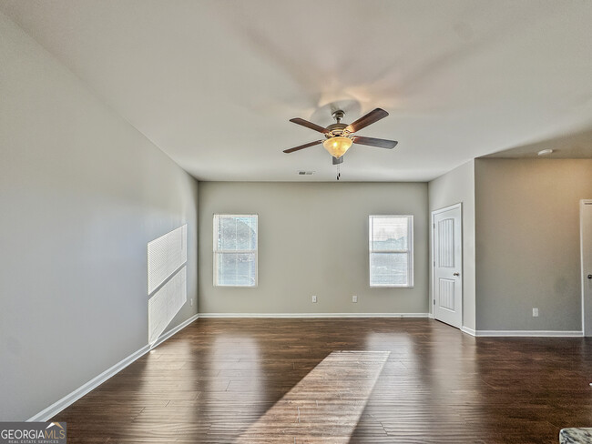 Building Photo - 182 Daisy Cir