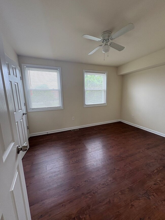 Building Photo - Spacious 4-Bedroom Townhome – Newly Renova...
