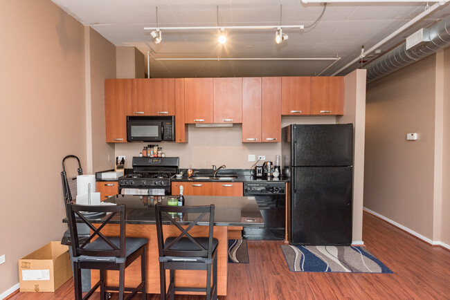 Building Photo - 212 E Cullerton St