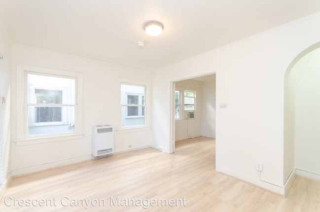 Building Photo - 932 S Berendo St