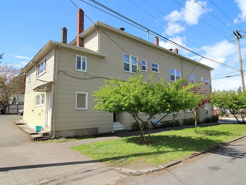 Primary Photo - 7630 SE Woodstock Blvd