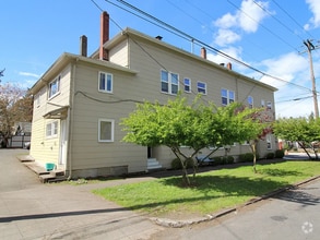 Building Photo - 7630 SE Woodstock Blvd